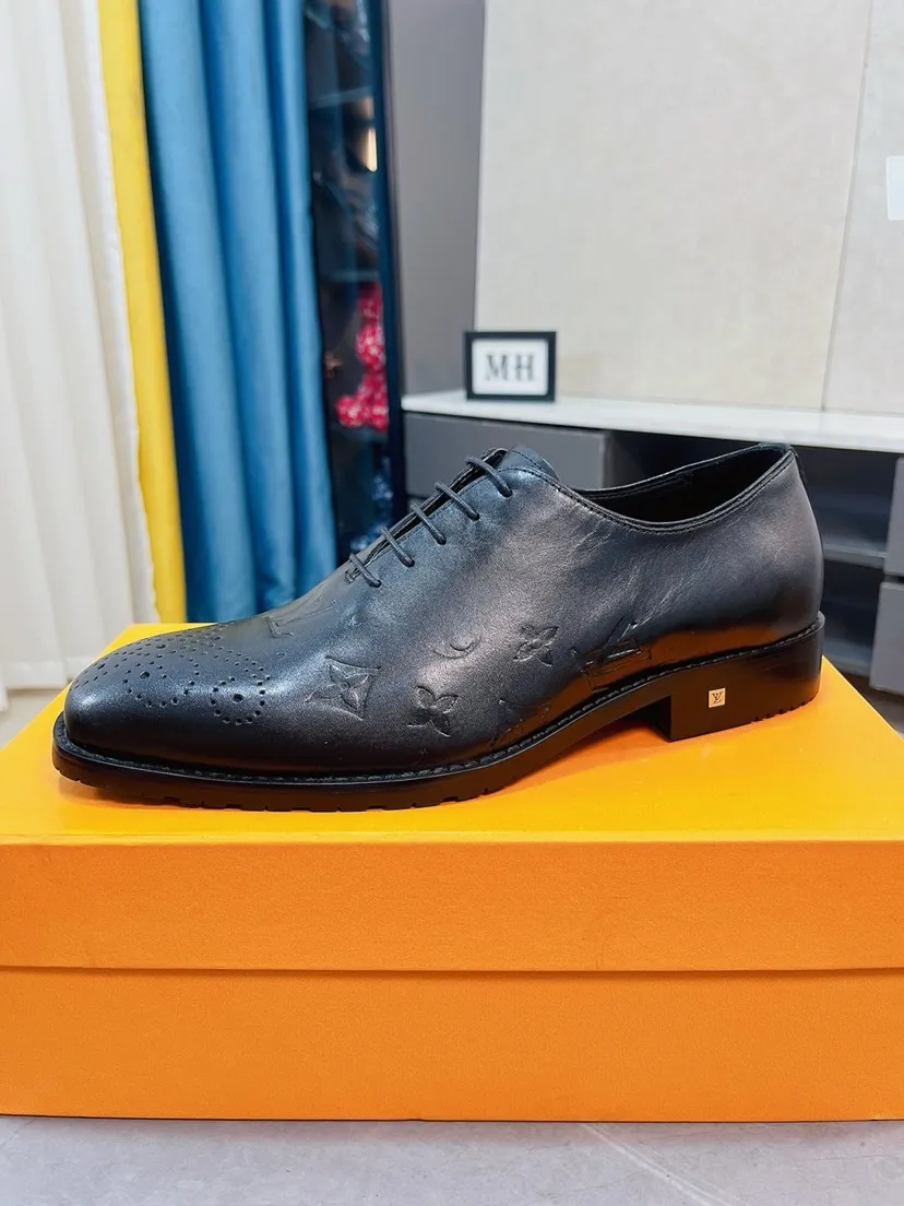 Men's Men's Shoes 💰480🌹🌹《Lv》The latest and most popular casual business leather shoes, top brands [Seduce] Luxury ~ Purchasing, [Strong] The uppers are made of imported patent leather with printed original material ➕ Genuine leather lining (•) fine workmanship. The original stylish and stylish soft rubber wear-resistant and non-slip outsole is light and comfortable on the feet. The real thing looks better in real life. 38-44, 45 can be customized.